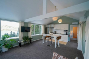 Private elevated, lake & mountain view apartment